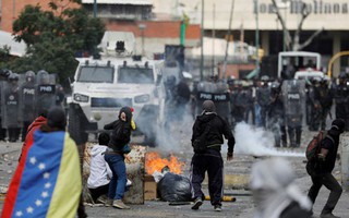 Mỹ - Venezuela đối đầu căng thẳng