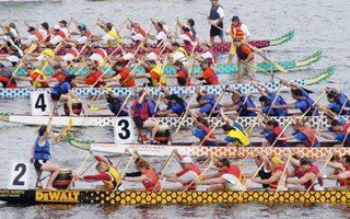 Gần 500 vận động viên thi bơi chải thuyền rồng trên hồ Tây