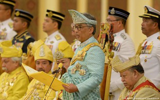Quốc vương thứ 16 của Malaysia đăng cơ
