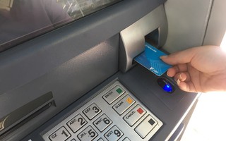 Hơn 25 triệu thẻ ATM phải chuyển sang thẻ chip vào cuối năm nay