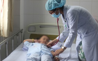Bác sĩ khuyến cáo phụ huynh đừng bỏ qua khi thấy trẻ đau ở vùng rốn