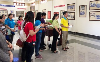 Cán bộ Công đoàn tìm hiểu chiến công của Nữ tướng Nguyễn Thị Định