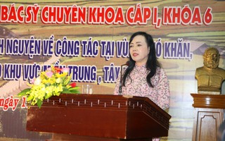 Bộ trưởng Bộ Y tế trao bằng tốt nghiệp cho 27 bác sĩ trẻ tình nguyện về vùng kinh tế khó khăn