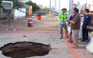 Ba thành phố cùng tìm một thanh niên mất tích trong cống ngầm