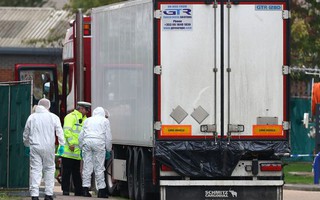 Vụ 39 thi thể trong container: Nạn nhân "đập cửa cầu cứu, để lại dấu tay máu"