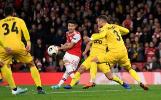 Sao 18 tuổi bùng nổ, Arsenal lên ngôi đỉnh bảng Europa League