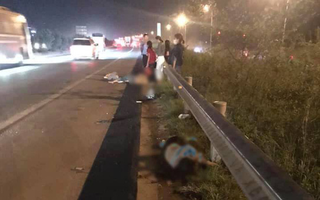 Nhóm công nhân băng qua đường cao tốc, bị xe khách tông tử vong 2 người, 1 bị thương