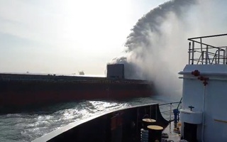 Clip: Cháy tàu hàng Trung Quốc chở hơn 4,7 nghìn tấn sắt phế liệu