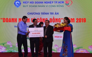 HUBA ủng hộ 50 triệu đồng cho chương trình "Một triệu lá cờ Tổ quốc cùng ngư dân bám biển"