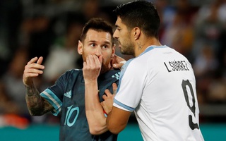 Suarez và Messi lập công nghẹt thở ở "siêu kinh điển River Plate"