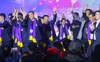 Quang Hải cùng CLB Hà Nội rạng ngời trong ngày vinh danh, đón nhận Huân chương Lao động hạng Ba