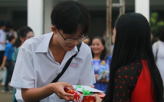 Thủ tướng Nguyễn Xuân Phúc yêu cầu "dạy chữ" đi đôi với "dạy người"