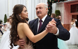 Hoa hậu kiêm “bạn gái tin đồn” của tổng thống Belarus thành nghị sĩ