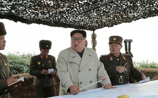 Ông Kim Jong-un ra đảo tiền tiêu, lệnh quân đội nã pháo