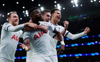 Tottenham bùng nổ với Mourinho, vượt vòng bảng Champions League