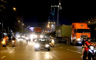 "Lùng bắt" xe tải nặng chạy đường cấm khu nội đô TP HCM