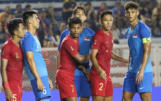 Cầu thủ Singapore và Indonesia xô xát dữ dội, trọng tài bất lực