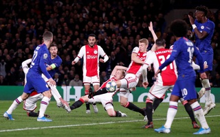 Trọng tài "xuống tay" 2 thẻ đỏ, Chelsea cầm hòa Ajax 8 bàn thắng