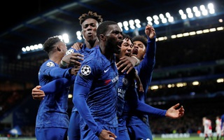 Sao trẻ Abraham quyết ghi bàn, Chelsea mơ soán ngôi Man City