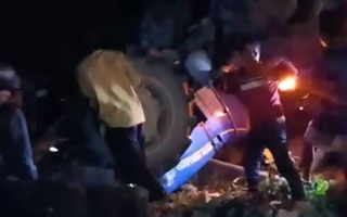 Lật máy cày đi cổ vũ U22 Việt Nam vô địch, bé gái bị đè chết thảm