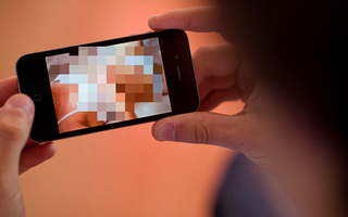 Người dùng iPhone xem phim khiêu dâm nhiều hơn Android