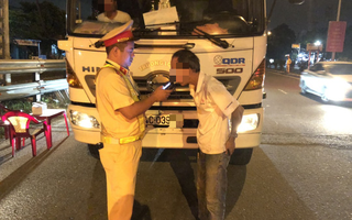 Tài xế dương tính với ma túy chạy xe container trên quốc lộ qua Đà Nẵng