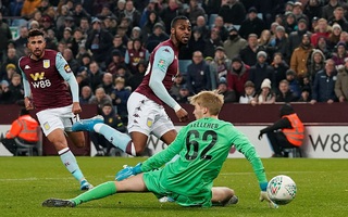 Chia quân đá cúp, Liverpool thua trận kinh hoàng ở Villa Park