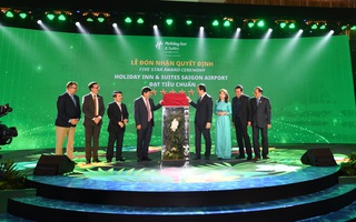 Khách sạn Holiday Inn & Suites đạt chứng nhận khách sạn 5 sao.