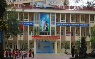 Chủ tịch Hà Nội yêu cầu xử lý vụ cô giáo bị 17 phụ huynh "tố" giật tóc, đạp học sinh