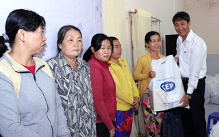 CEP Thủ Dầu Một tặng 1.090 phần quà Tết cho công nhân