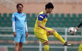 HLV Park Hang-seo gạch tên 3 cầu thủ, Đình Trọng vẫn hồi hộp