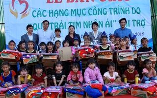 Quỹ Trái tim nhân ái về Gia Lai bàn giao công trình cho Trường Tiểu học Bong Hiot
