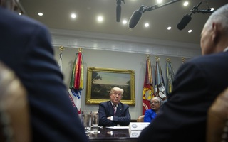 Tổng thống Donald Trump vật lộn với vấn nạn “mang tầm cỡ quốc gia”