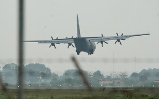 Thượng đỉnh Mỹ-Triều: Vận tải cơ C-130 đoàn Tổng thống Donald Trump đáp xuống Nội Bài