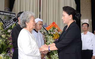 Chủ tịch Quốc hội đến viếng bà Nguyễn Thị Thu