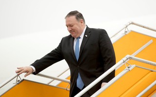 Tháp tùng Tổng thống Trump, chuyên cơ Ngoại trưởng Pompeo đã tới Nội Bài