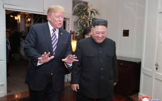 Đầu bếp Triều Tiên, phương Tây "múa chảo" phục vụ hai ông Donald Trump và Kim Jong-un