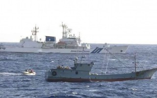 Tàu cá Trung Quốc bị bắt khi Ngoại trưởng Vương Nghị tiếp phái viên Nhật