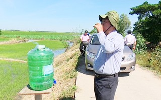 Mát lòng những thùng nước miễn phí đặt ven đường ngày nắng nóng!