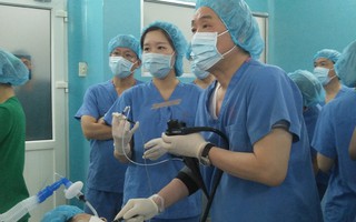 TP HCM: Hàng trăm bác sĩ "bắt bệnh" ói không kiểm soát