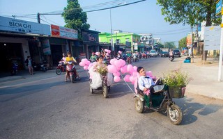 Lễ cưới trên xe lăn lay động hàng triệu trái tim