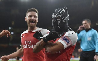 Tiết lộ sốc về những mặt nạ "siêu anh hùng Marvel" của Aubameyang