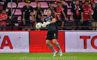 Đặng Văn Lâm tiếp tục giúp Muangthong United chiến thắng nghẹt thở