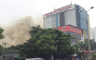 Clip, ảnh cháy lớn tại tổ hợp khách sạn, bar, kaoraoke cạnh bệnh viện