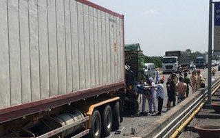 Tai nạn nghiêm trọng trên đường cao tốc TP HCM - Long Thành, ít nhất 2 người chết