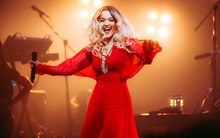 Rita Ora chọn trang phục Việt Nam cho tour diễn Phoenix