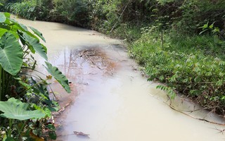Vụ nước thải tuôn ra kênh ở Đà Nẵng: Phát hiện mẫu nước  một công ty giống hệt nước xả thải