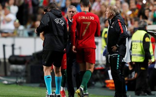 Ronaldo nghỉ chơi sớm, Bồ Đào Nha hòa thót tim sân nhà