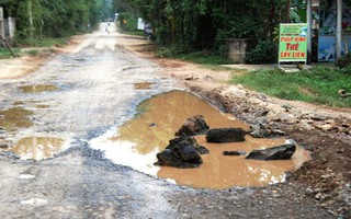 Đường nát như tương, dân treo biển cầu cứu