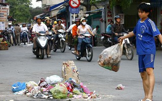 Bao giờ người dân hết xả rác?